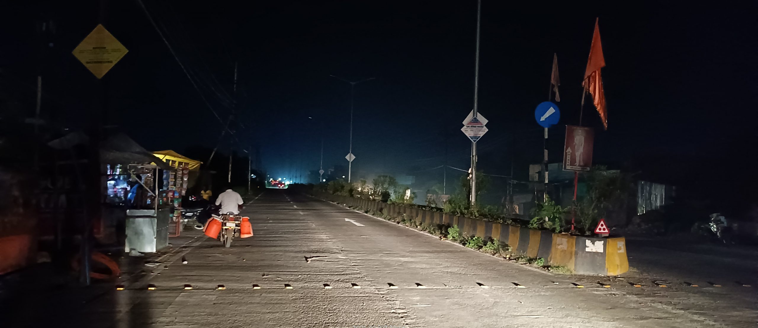 शहरातील रस्त्यांवर अंधारयात्रा; पथदिवे बंदच - nirbhid